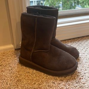Child brown Ugg size 13